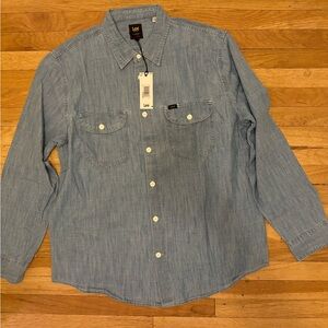 NWT Lee Denim, Button Down Relaxed Fit Button Down in Shasta Blue, Size L